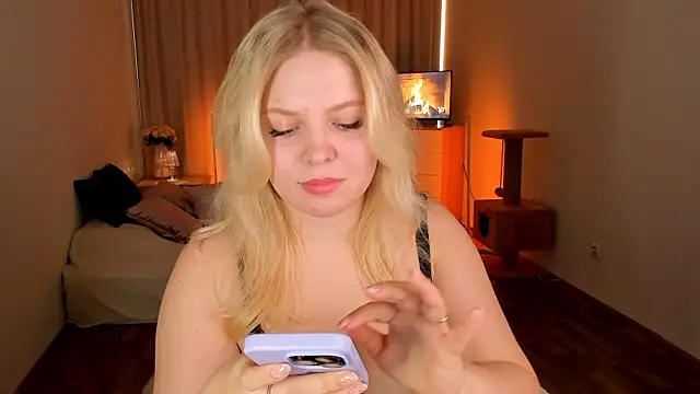 Eva Kynu online show from December 16, 2024, 9:35 am