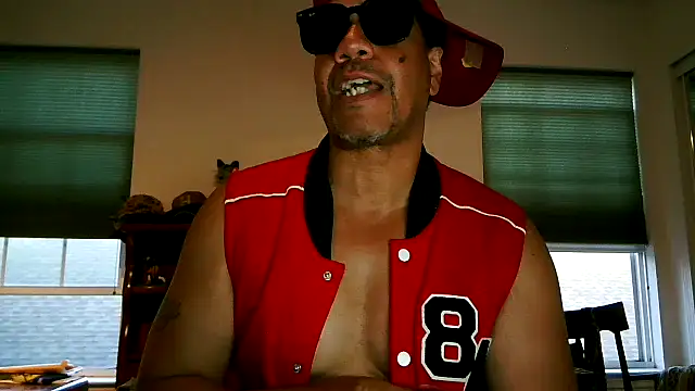 Snapshot of pimpdaddy4ever chatting on May 27, 2026, 11:34 pm pimpdaddy4ever online show from May 27, 2026, 11:34 pm