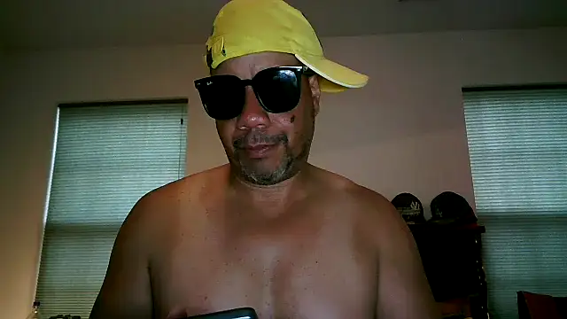 Snapshot of pimpdaddy4ever chatting on April 19, 2026, 6:10 pm pimpdaddy4ever online show from April 19, 2026, 6:10 pm
