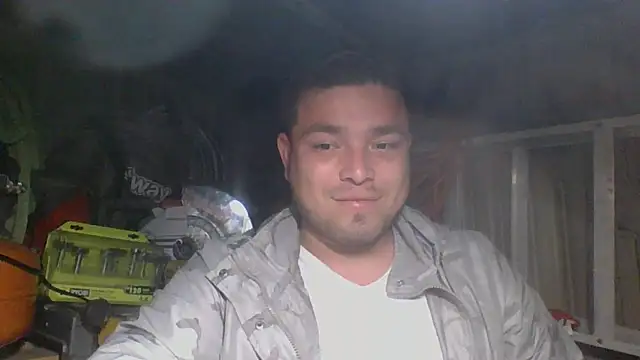 Snapshot of DirtyRcride chatting on February 12, 2025, 6:40 am DirtyRcride online show from February 12, 2025, 6:40 am