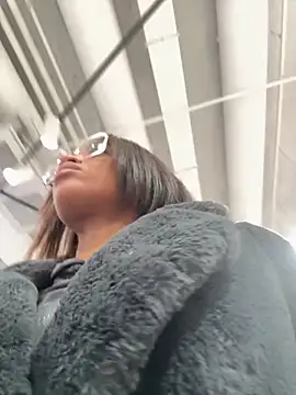 Snapshot of Black_Dolll chatting on November 20, 2025, 9:32 am Black Dolll online show from November 20, 2025, 9:32 am