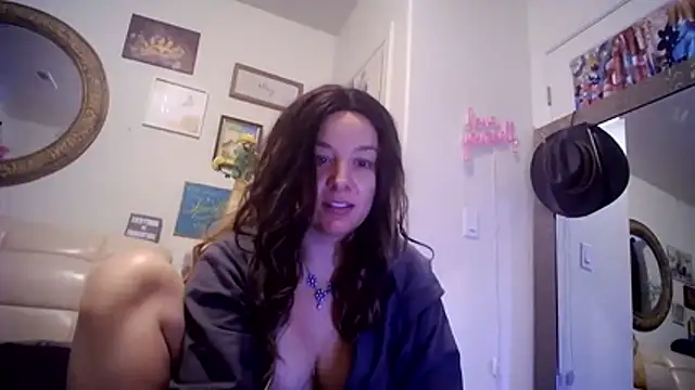 MonroeLoves online show from November 11, 2025, 3:40 pm