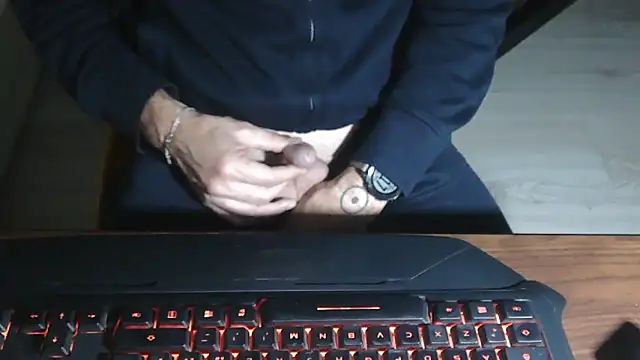 Adri gard online show from November 14, 2025, 9:18 pm