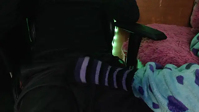 Snapshot of OldManAndGirlishLady chatting on February 19, 2025, 2:12 am OldManAndGirlishLady online show from February 19, 2025, 2:12 am