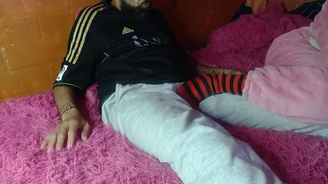 Snapshot of OldManAndGirlishLady chatting on March 13, 2025, 2:27 am OldManAndGirlishLady online show from March 13, 2025, 2:27 am