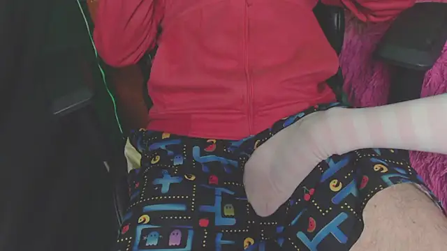 Snapshot of OldManAndGirlishLady chatting on January 7, 2025, 2:10 am OldManAndGirlishLady online show from January 7, 2025, 2:10 am