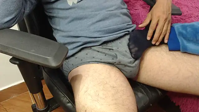 Snapshot of OldManAndGirlishLady chatting on October 8, 2025, 2:35 am OldManAndGirlishLady online show from October 8, 2025, 2:35 am