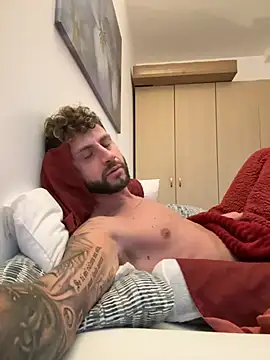 michifolli92 online show from November 14, 2025, 3:26 pm