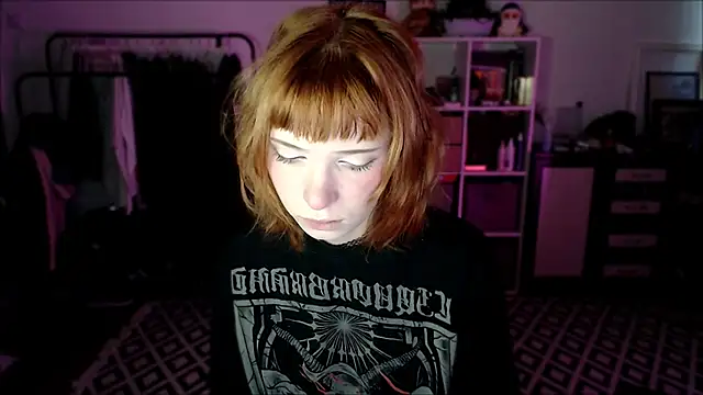 Snapshot of Klares_Wasser chatting on September 17, 2025, 1:02 pm Klares Wasser online show from September 17, 2025, 1:02 pm