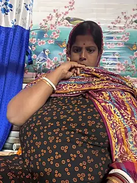 Snapshot of Beauty-queen chatting on February 19, 2026, 2:58 pm Beauty-queen online show from February 19, 2026, 2:58 pm