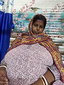 Snapshot of Beauty-queen chatting on February 20, 2026, 2:30 pm Beauty-queen online show from February 20, 2026, 2:30 pm