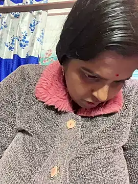 Snapshot of Beauty-queen chatting on February 3, 2026, 2:44 pm Beauty-queen online show from February 3, 2026, 2:44 pm