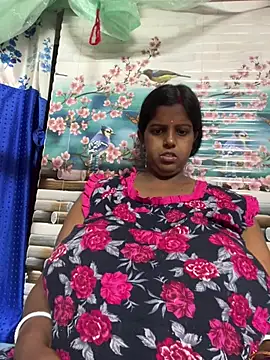 Snapshot of Beauty-queen chatting on April 6, 2026, 12:39 pm Beauty-queen online show from April 6, 2026, 12:39 pm