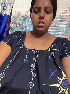 Snapshot of Beauty-queen chatting on April 12, 2026, 11:02 am Beauty-queen online show from April 12, 2026, 11:02 am