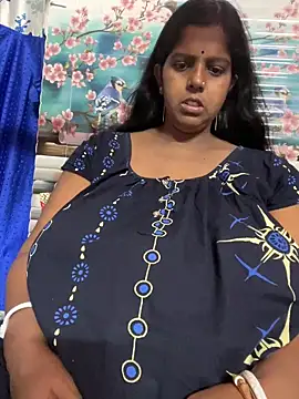 Snapshot of Beauty-queen chatting on April 2, 2026, 11:50 am Beauty-queen online show from April 2, 2026, 11:50 am