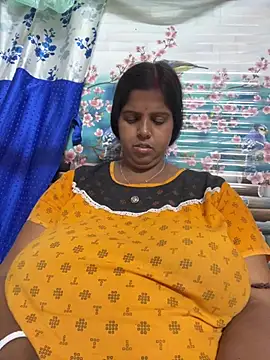 Snapshot of Beauty-queen chatting on February 25, 2026, 1:44 pm Beauty-queen online show from February 25, 2026, 1:44 pm