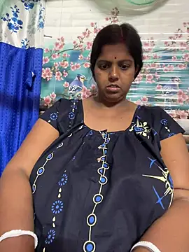 Snapshot of Beauty-queen chatting on March 23, 2026, 11:10 am Beauty-queen online show from March 23, 2026, 11:10 am