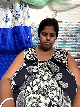 Snapshot of Beauty-queen chatting on April 15, 2026, 11:49 am Beauty-queen online show from April 15, 2026, 11:49 am