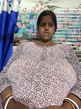 Snapshot of Beauty-queen chatting on March 1, 2026, 1:55 pm Beauty-queen online show from March 1, 2026, 1:55 pm