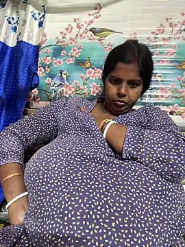 Snapshot of Beauty-queen chatting on February 24, 2026, 1:34 pm Beauty-queen online show from February 24, 2026, 1:34 pm