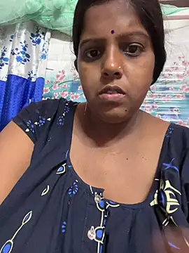 Snapshot of Beauty-queen chatting on April 14, 2026, 2:44 pm Beauty-queen online show from April 14, 2026, 2:44 pm