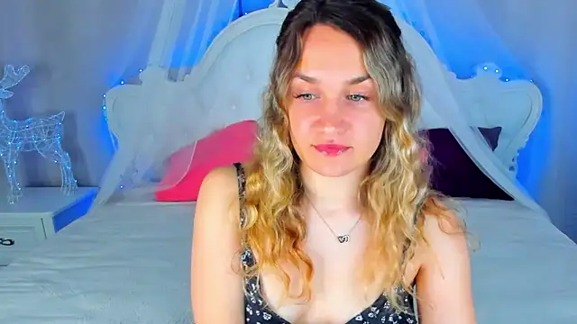 Snapshot of Milka_Blond chatting on April 28, 2026, 12:42 am Milka Blond online show from April 28, 2026, 12:42 am