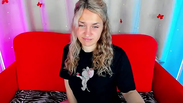 Snapshot of Milka_Blond chatting on May 9, 2026, 1:20 am Milka Blond online show from May 9, 2026, 1:20 am