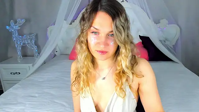 Snapshot of Milka_Blond chatting on April 22, 2026, 1:01 am Milka Blond online show from April 22, 2026, 1:01 am