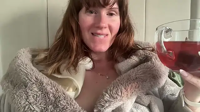redheadrosie69 online show from May 17, 2026, 7:03 pm