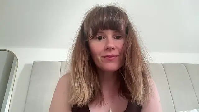 redheadrosie69 online show from May 13, 2026, 9:16 am