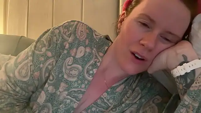 redheadrosie69 online show from May 26, 2026, 6:50 pm