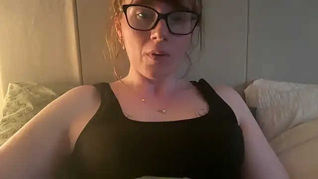 redheadrosie69 online show from April 28, 2026, 7:29 pm