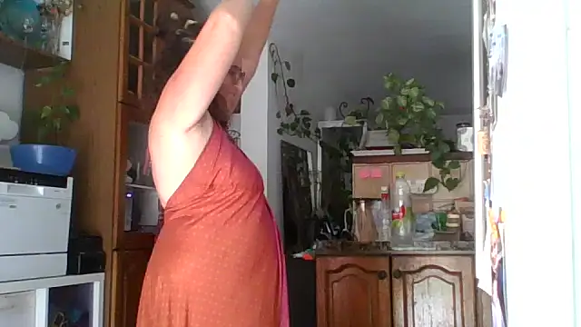 Snapshot of juicyrubies chatting on October 5, 2025, 10:06 am juicyrubies online show from October 5, 2025, 10:06 am