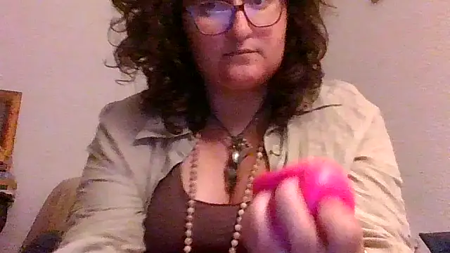 Snapshot of juicyrubies chatting on October 28, 2025, 6:29 pm juicyrubies online show from October 28, 2025, 6:29 pm