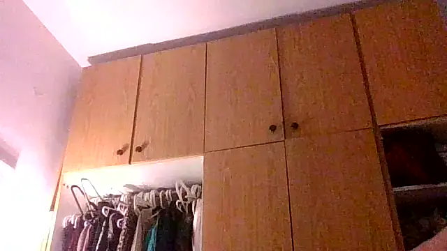 Snapshot of juicyrubies chatting on October 27, 2025, 8:37 am juicyrubies online show from October 27, 2025, 8:37 am