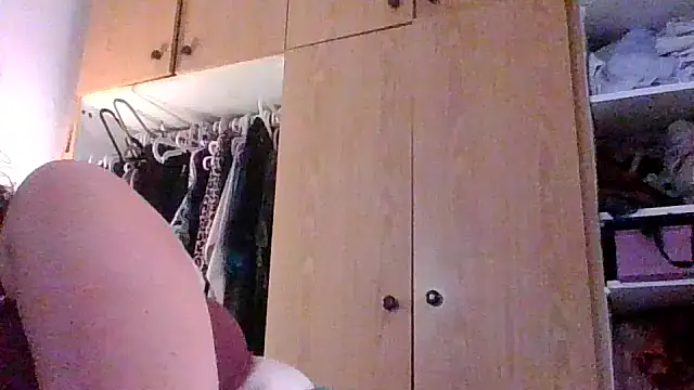 Snapshot of juicyrubies chatting on November 3, 2025, 8:29 am juicyrubies online show from November 3, 2025, 8:29 am