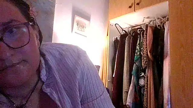 Snapshot of juicyrubies chatting on October 9, 2025, 9:10 am juicyrubies online show from October 9, 2025, 9:10 am