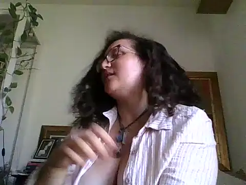 Snapshot of juicyrubies chatting on September 12, 2025, 11:32 am juicyrubies online show from September 12, 2025, 11:32 am