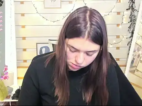 Josephine Kiss online show from December 22, 2025, 8:14 am