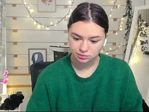 Josephine Kiss online show from December 20, 2025, 2:20 pm