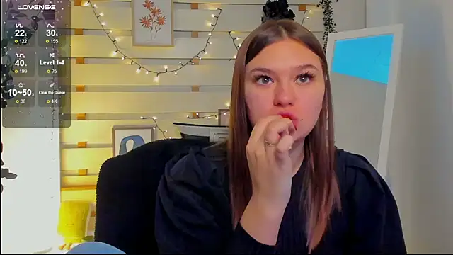 Josephine Kiss online show from February 3, 2026, 1:38 pm