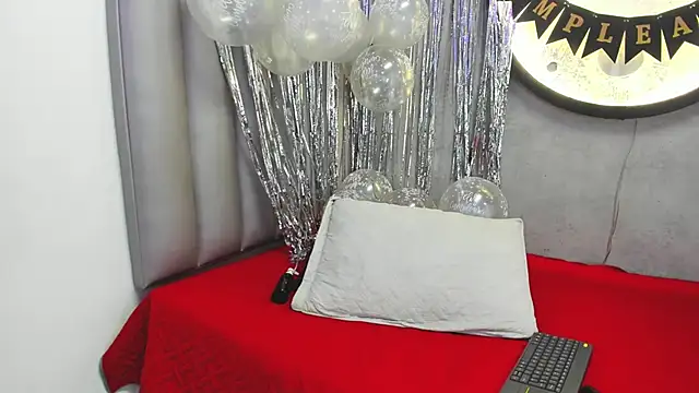 Snapshot of SussanMilf_ chatting on March 4, 2026, 11:07 am SussanMilf online show from March 4, 2026, 11:07 am