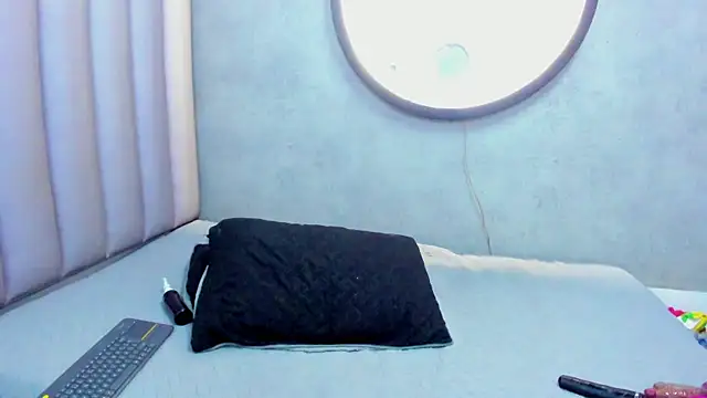 Snapshot of SussanMilf_ chatting on April 7, 2026, 11:01 am SussanMilf online show from April 7, 2026, 11:01 am