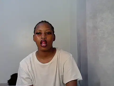 Snapshot of Sweet_Vinkah chatting on April 13, 2026, 6:23 pm Sweet Vinkah online show from April 13, 2026, 6:23 pm