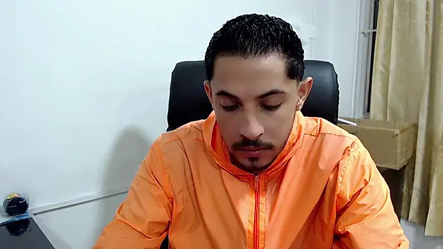 Snapshot of Erick_Wall chatting on November 13, 2025, 4:05 am Erick Wall online show from November 13, 2025, 4:05 am