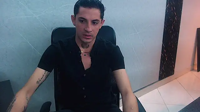 Snapshot of Erick_Wall chatting on February 23, 2025, 12:37 pm Erick Wall online show from February 23, 2025, 12:37 pm