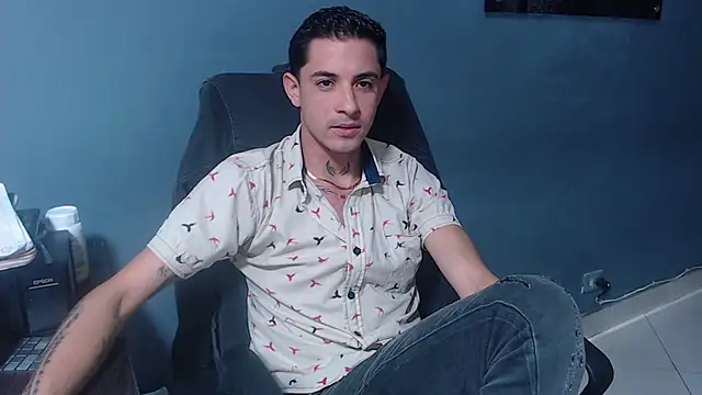 Snapshot of Erick_Wall chatting on January 16, 2025, 5:21 am Erick Wall online show from January 16, 2025, 5:21 am