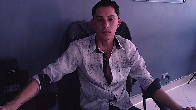 Snapshot of Erick_Wall chatting on January 19, 2025, 6:21 pm Erick Wall online show from January 19, 2025, 6:21 pm