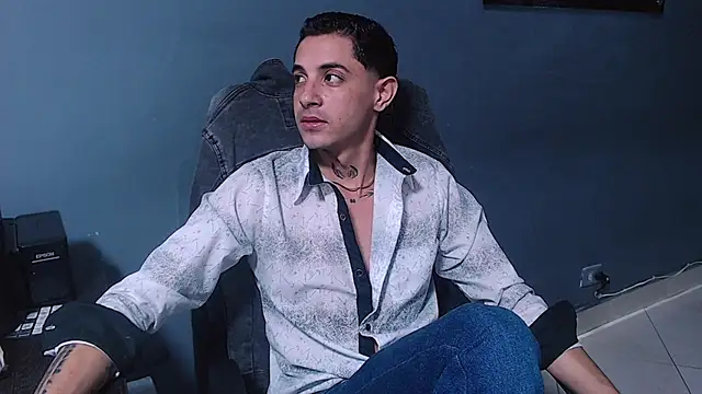 Snapshot of Erick_Wall chatting on January 20, 2025, 4:54 am Erick Wall online show from January 20, 2025, 4:54 am