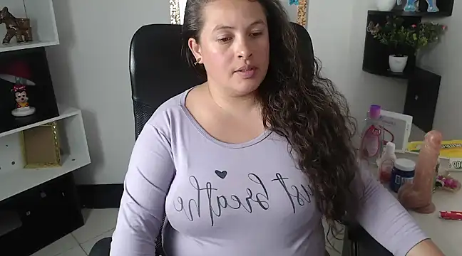 SaraThomso online show from February 4, 2025, 9:07 am